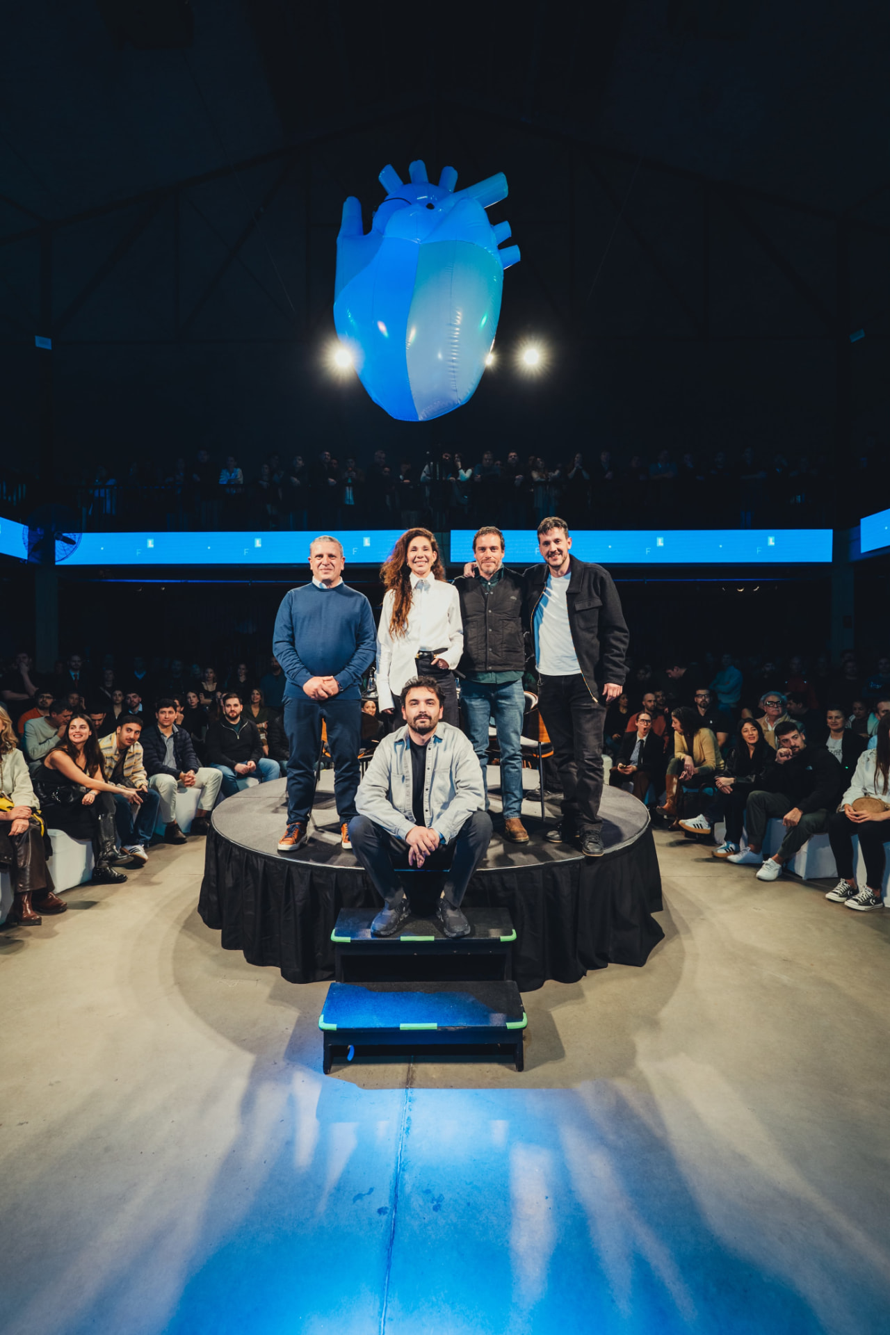 Protagonistas de Fabricando Futuro sobre el escenario